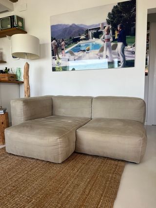 Sofá modular beige de tela. Cubismo.