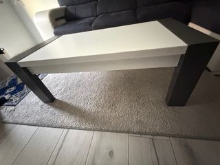 Sofá modular extensible negro y blanco