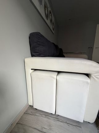 Sofá modular extensible negro y blanco