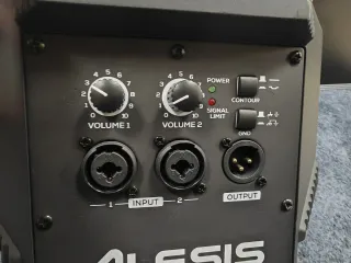 2x Monitor Alesis Strike Amp 8 2000W PA altavoz