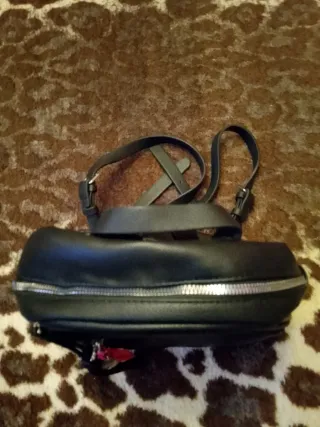 Mochila Bolso Negro con Llavero Flip Flop