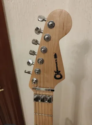 Guitarra Charvel San Dimas