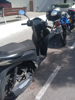 Moto Scooter Negra Automática