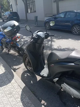 Moto Scooter Negra Automática