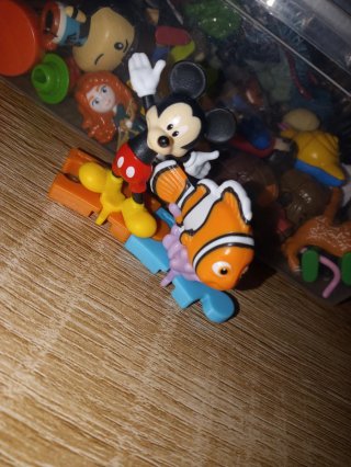 Kinder Joy Disney Mickey y Nemo