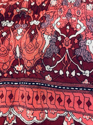 Blusa roja con estampado