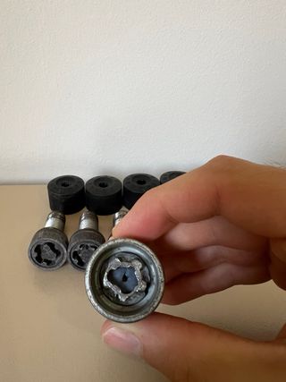 Kit tornillos antirrobo original para llantas VAG