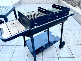 Barbacoa de carbón metal y madera