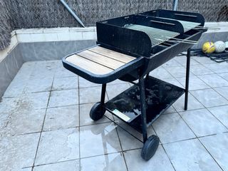 Barbacoa de carbón metal y madera
