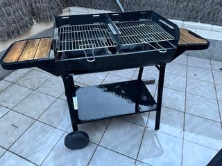 Barbacoa de carbón metal y madera