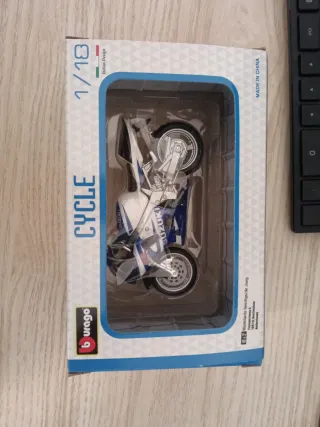 Burago Suzuki GSXR 1/18