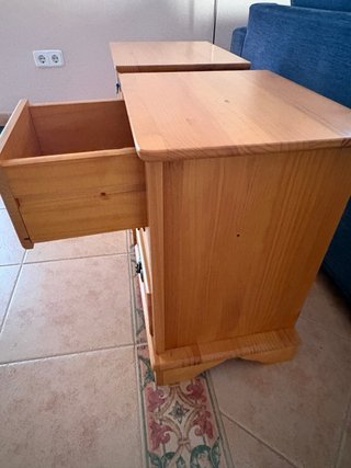 2 Mesita de noche de madera con 3 cajones