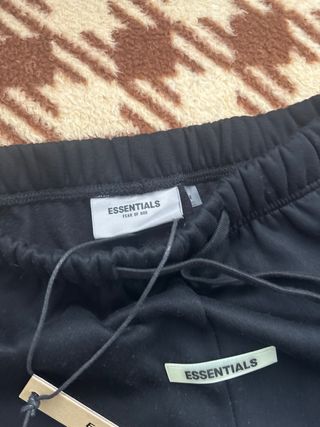 Conjunto Essentials Negro