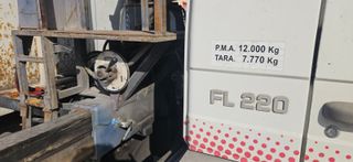 CAMIÓN GRUA VOLVO FL 220 AÑO 2000  570.000KM
