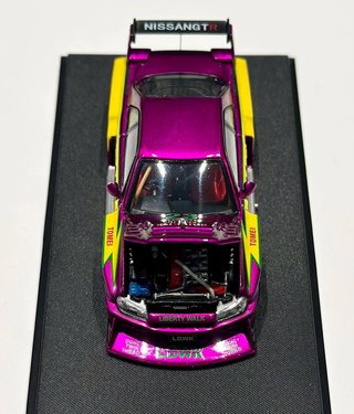 Miniatura Nissan LBWK ER34 Roxo/Amarelo