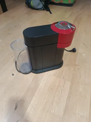 Cafetera Nespresso Vertuo Roja