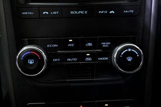 Mahindra XUV 500   FWD 4X2 W6