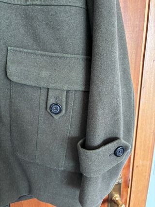 Chaquetón de lana verde con capucha