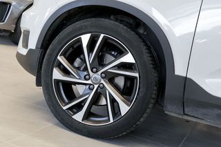 Volvo XC40   2.0 T4 RDesign Auto