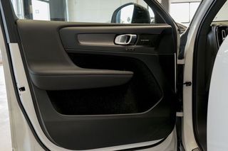 Volvo XC40   2.0 T4 RDesign Auto