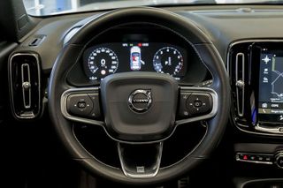 Volvo XC40   2.0 T4 RDesign Auto