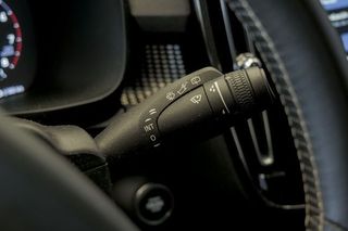 Volvo XC40   2.0 T4 RDesign Auto
