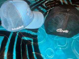 Gorras Corteiz Negras y Azules
