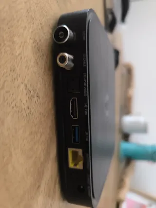 Decodificador Vodafone TV + cable ethernet