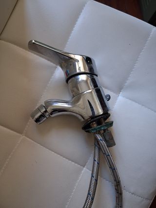 Grifo de cocina plateado
