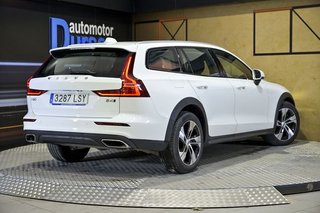 Volvo V60   2.0 B4 D AWD Cross Country Pro AUTO