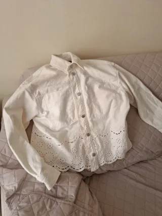 Chaqueta Zara blanca bordada