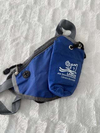 Riñonera deportiva azul y gris