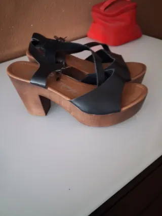 Sandalias Tino Gonzalez. Tacón Negro Talla 38