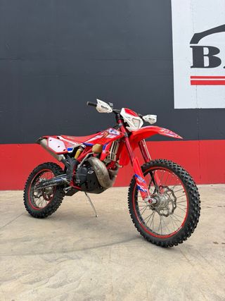 Beta Enduro/Motocross Roja y Blanca