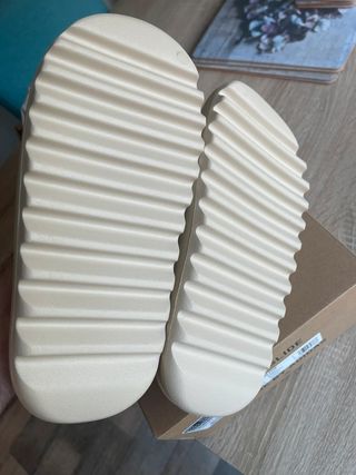 Chanclas Adidas Yeezy Beige Talla 42