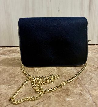 Bolso Azul Marino con Cadena Dorada