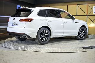 Volkswagen Touareg   Prem Eleg 3.0 V6 TDI 210kW Tip 4M