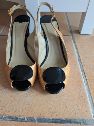 Sandalias TODI Beige y Negro Talla 36