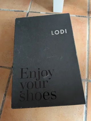 Sandalias TODI Beige y Negro Talla 36