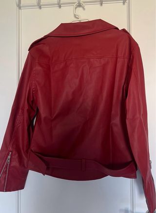 Cazadora sintética roja mujer