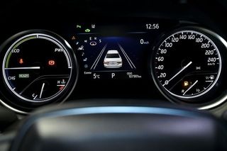 Toyota Camry   2.5 220H Advance