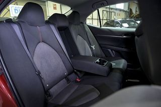 Toyota Camry   2.5 220H Advance