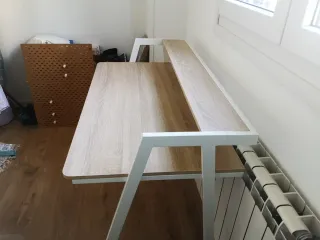 Mesa escritorio madera estilo nórdico.