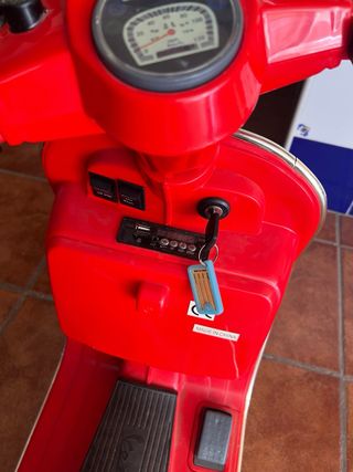 Moto Vespa Eléctrica Roja