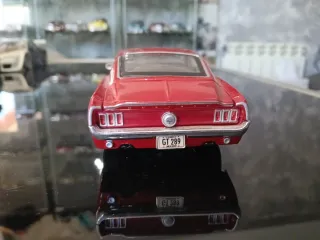 Ford Mustang GT 1/24 Rojo