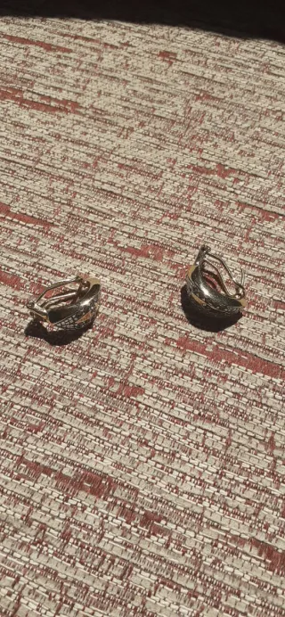 Pendientes dorados con circonitas
