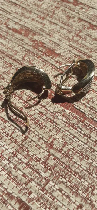 Pendientes dorados con circonitas