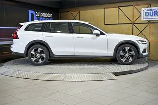 Volvo V60   2.0 B4 D AWD Cross Country Pro AUTO
