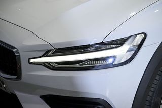 Volvo V60   2.0 B4 D AWD Cross Country Pro AUTO