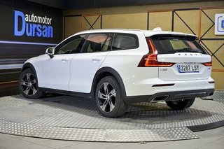 Volvo V60   2.0 B4 D AWD Cross Country Pro AUTO